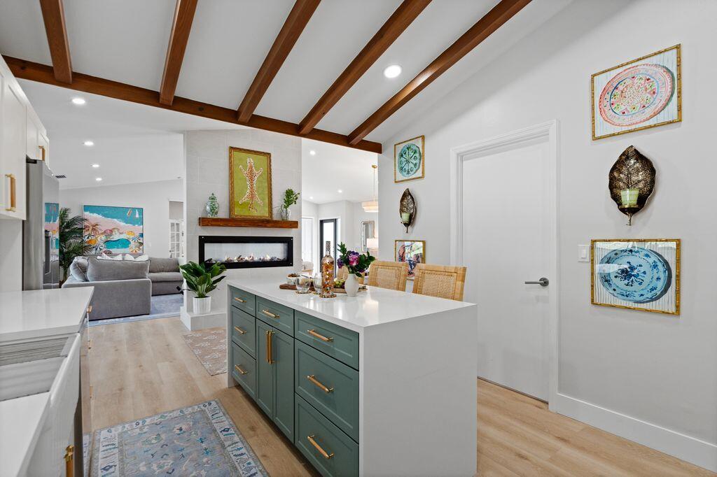14 SE Paddock, Tequesta FL 33469