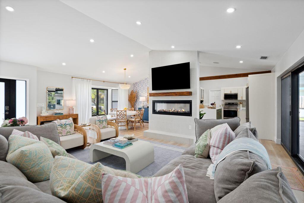 14 SE Paddock, Tequesta FL 33469