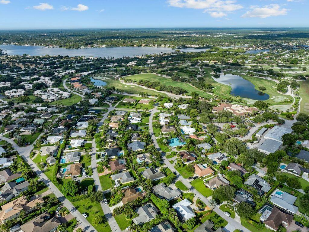 14 SE Paddock, Tequesta FL 33469