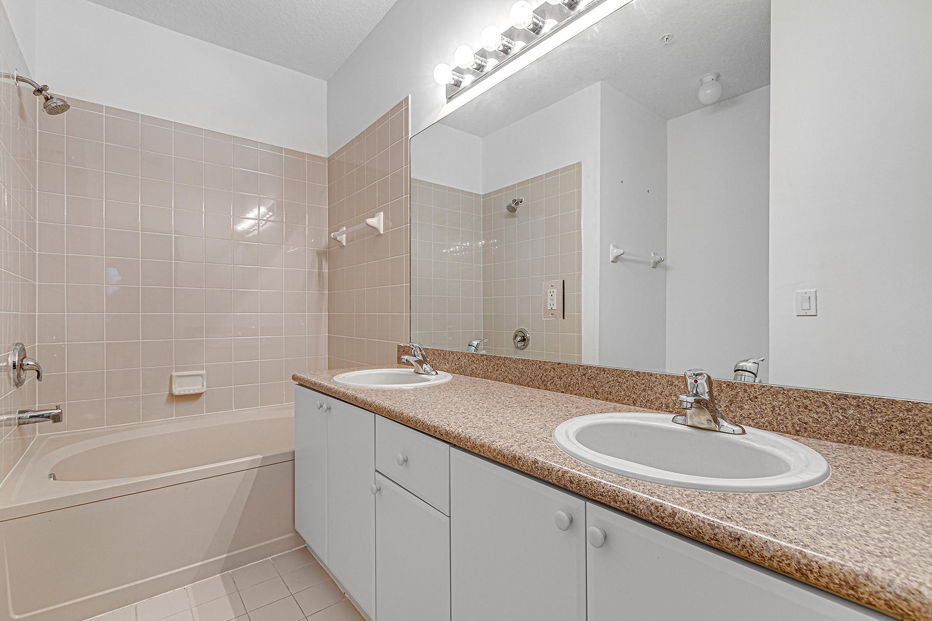 1106 SHOMA, Royal Palm Beach FL 33414