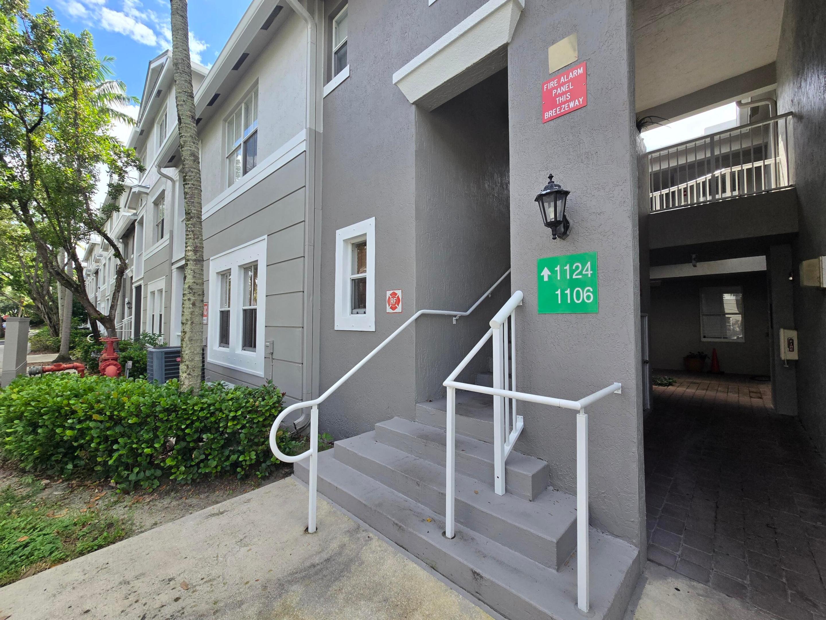 1106 SHOMA, Royal Palm Beach FL 33414