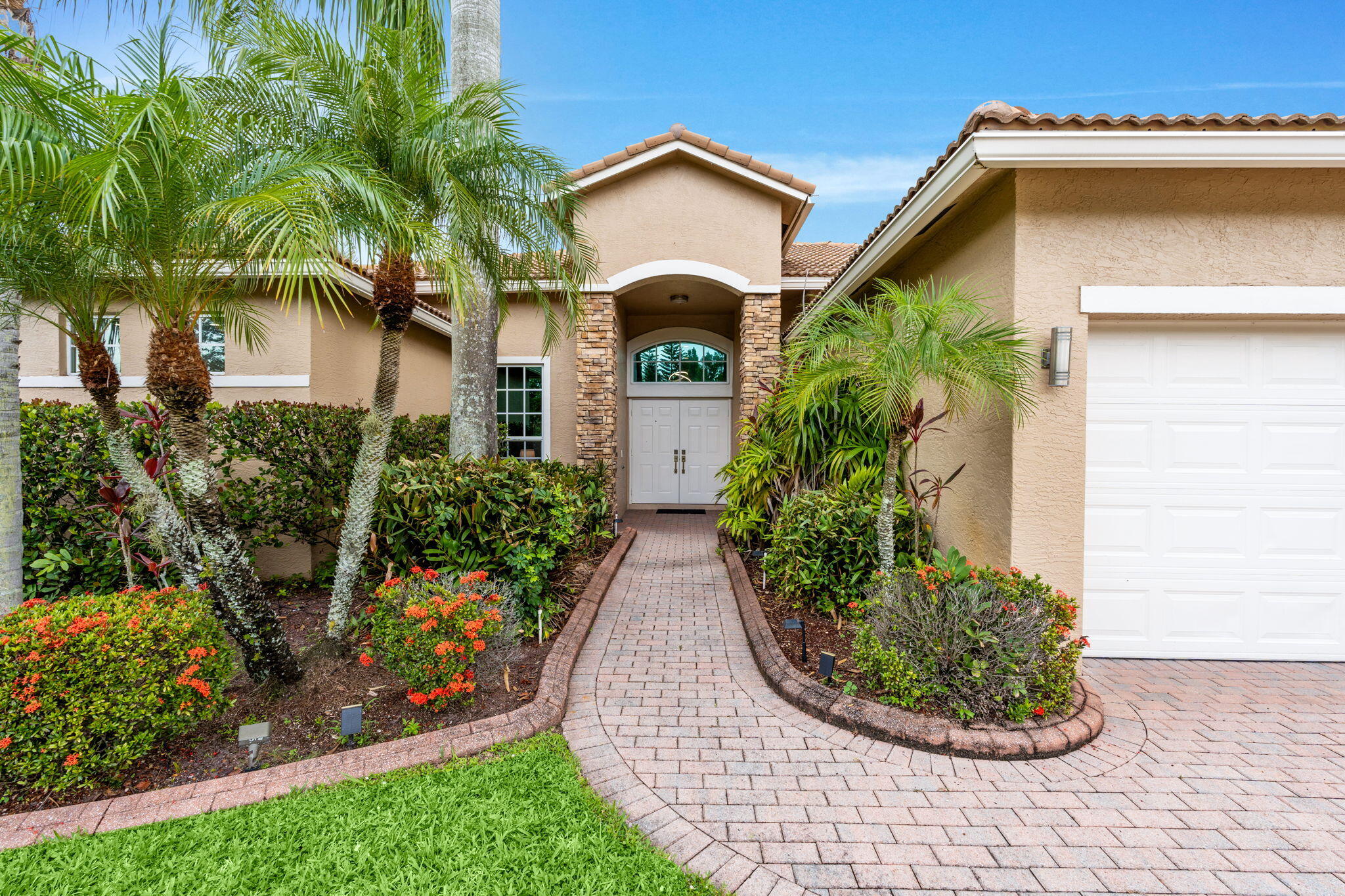 9919 Royal Cardigan, West Palm Beach FL 33411