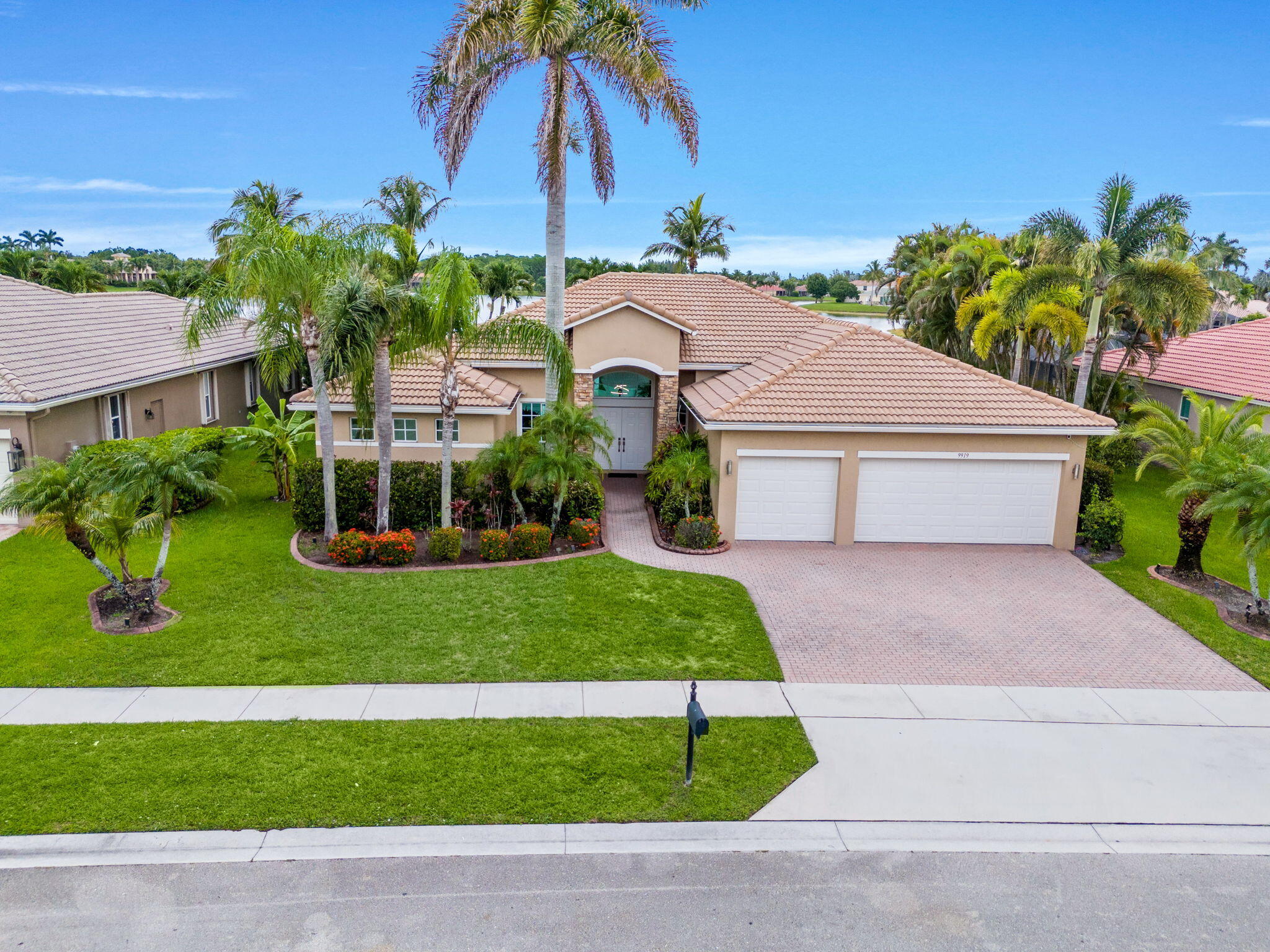 9919 Royal Cardigan, West Palm Beach FL 33411