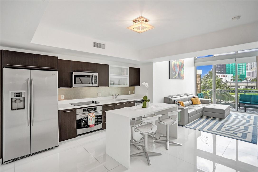 90 SW 3RD #TH300B, Miami FL 33130