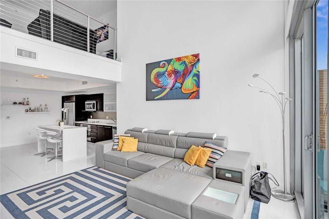 90 SW 3RD #TH300B, Miami FL 33130