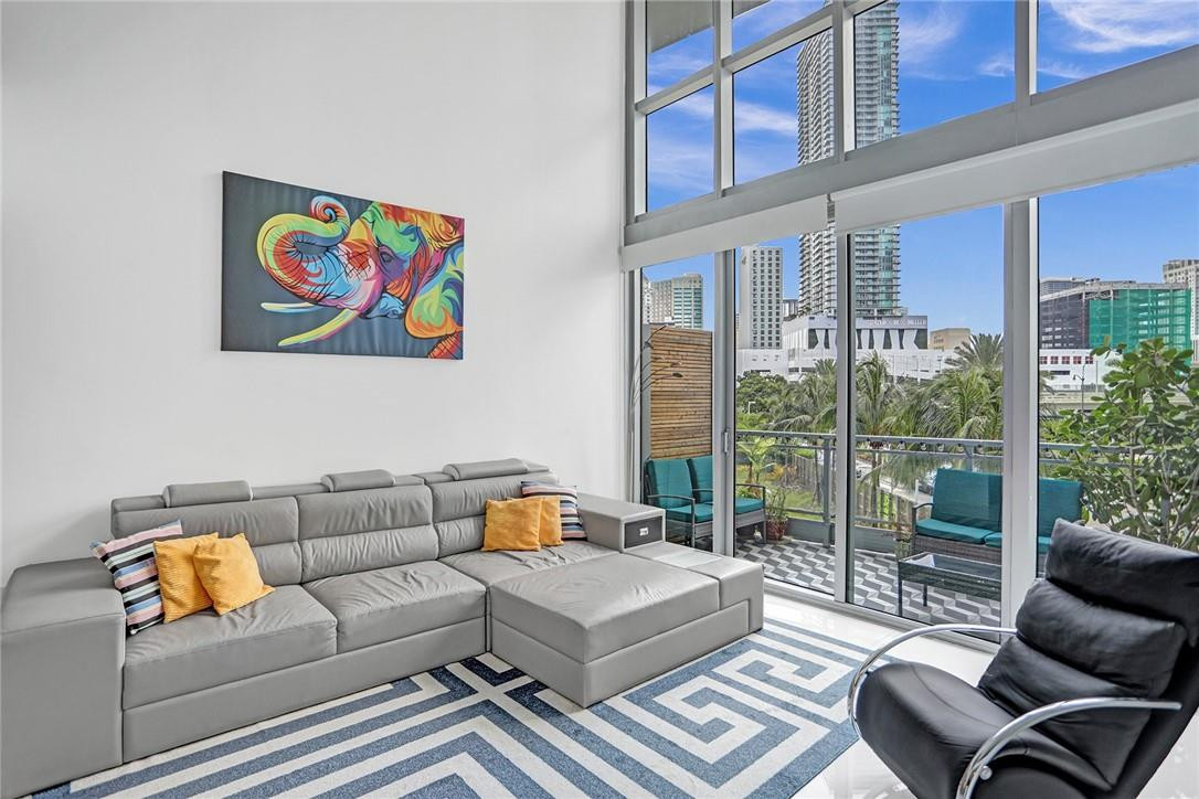90 SW 3RD #TH300B, Miami FL 33130