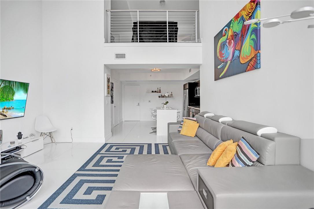 90 SW 3RD #TH300B, Miami FL 33130
