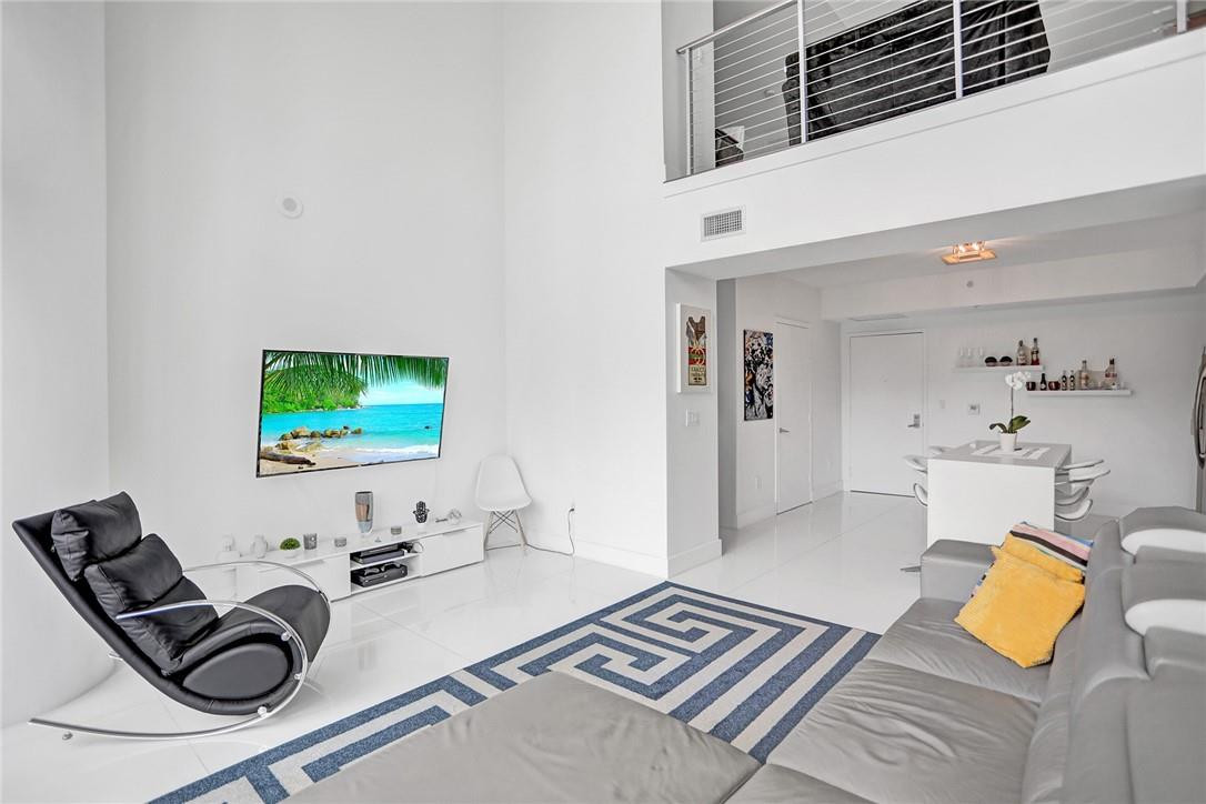 90 SW 3RD #TH300B, Miami FL 33130