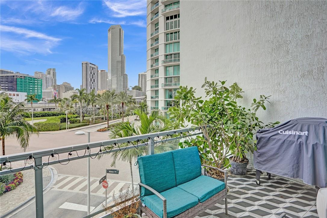 90 SW 3RD #TH300B, Miami FL 33130