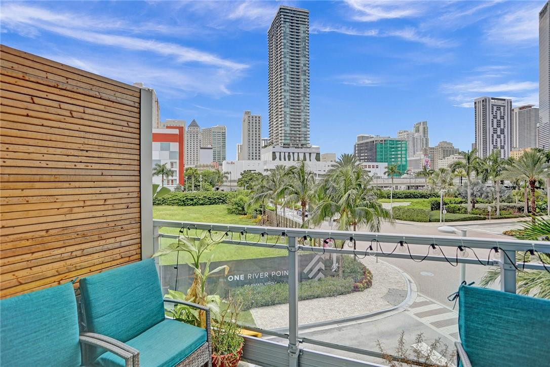 90 SW 3RD #TH300B, Miami FL 33130