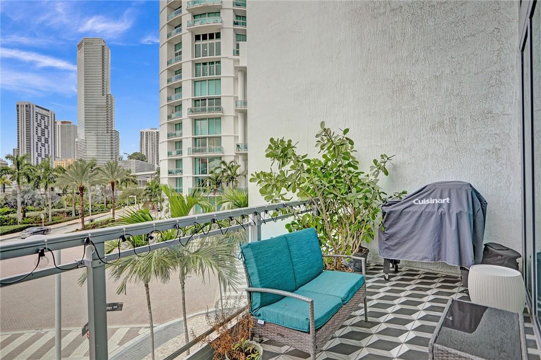 90 SW 3RD #TH300B, Miami FL 33130