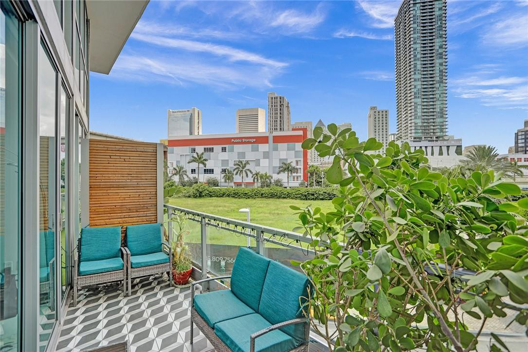 90 SW 3RD #TH300B, Miami FL 33130