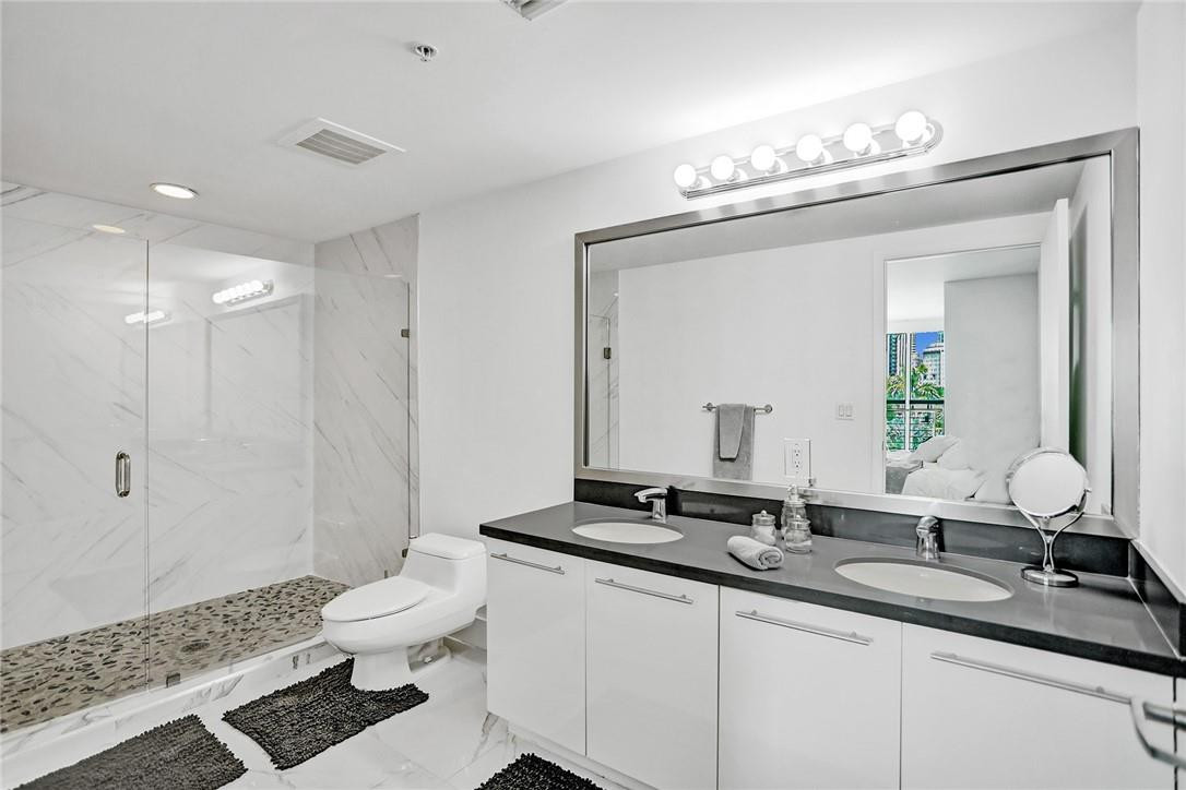 90 SW 3RD #TH300B, Miami FL 33130
