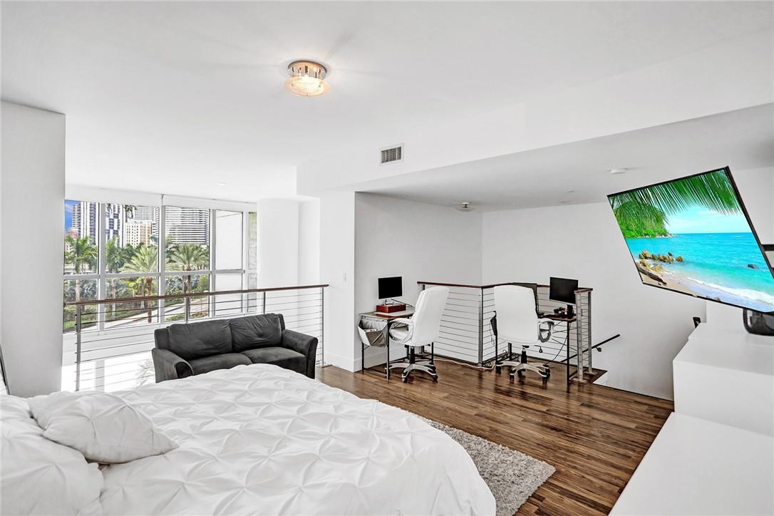 90 SW 3RD #TH300B, Miami FL 33130