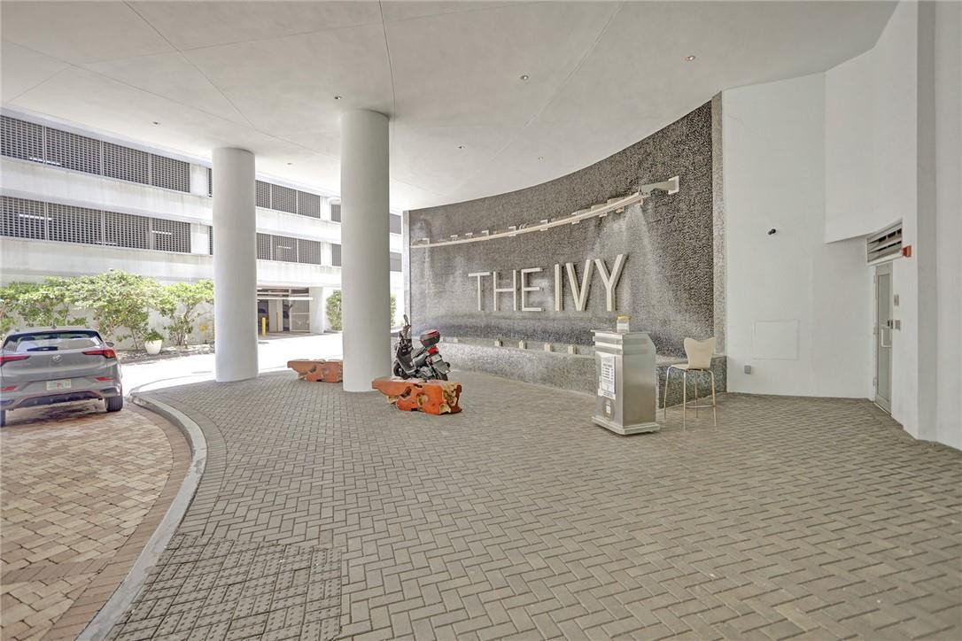 90 SW 3RD #TH300B, Miami FL 33130