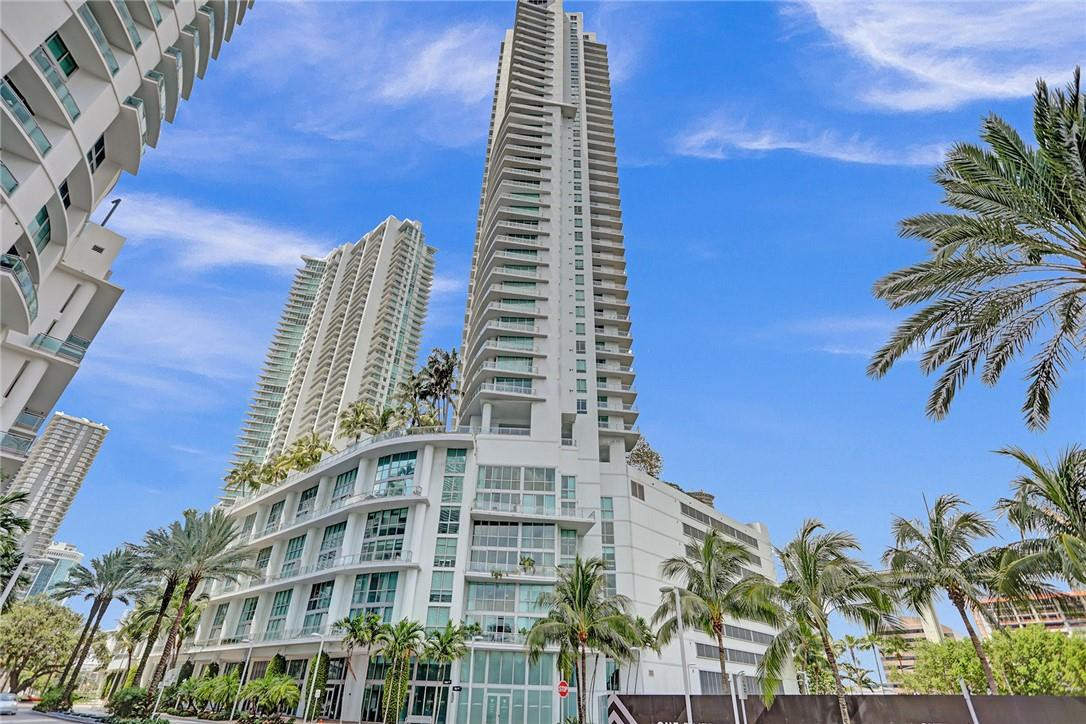 90 SW 3RD #TH300B, Miami FL 33130