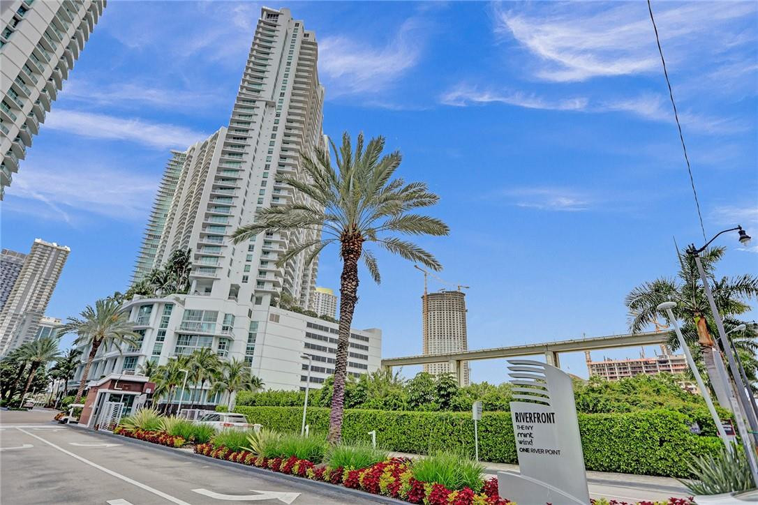 90 SW 3RD #TH300B, Miami FL 33130