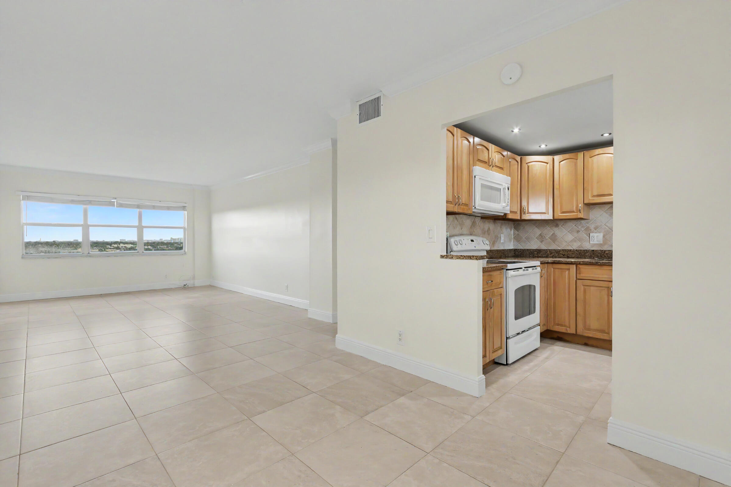 2555 NE 11TH #906, Fort Lauderdale FL 33304