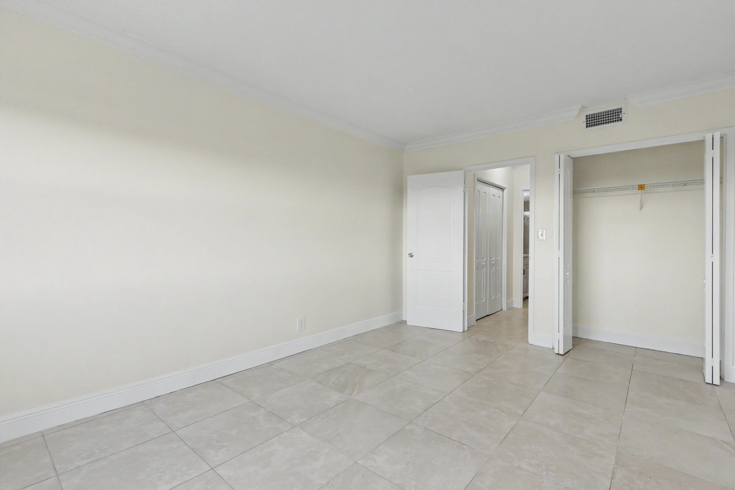 2555 NE 11TH #906, Fort Lauderdale FL 33304