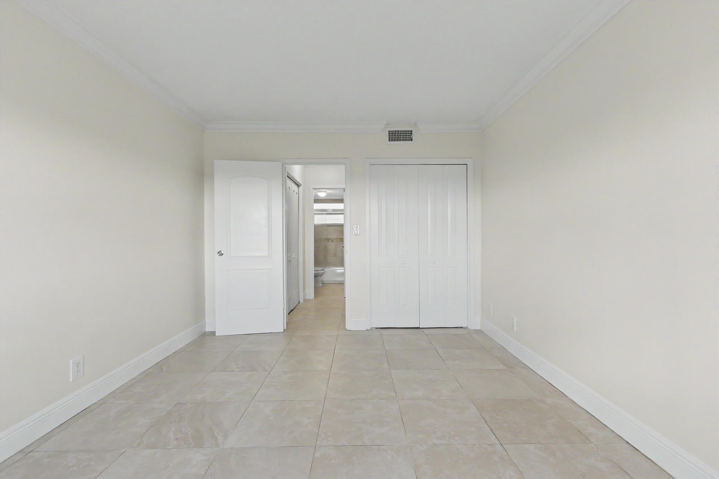 2555 NE 11TH #906, Fort Lauderdale FL 33304