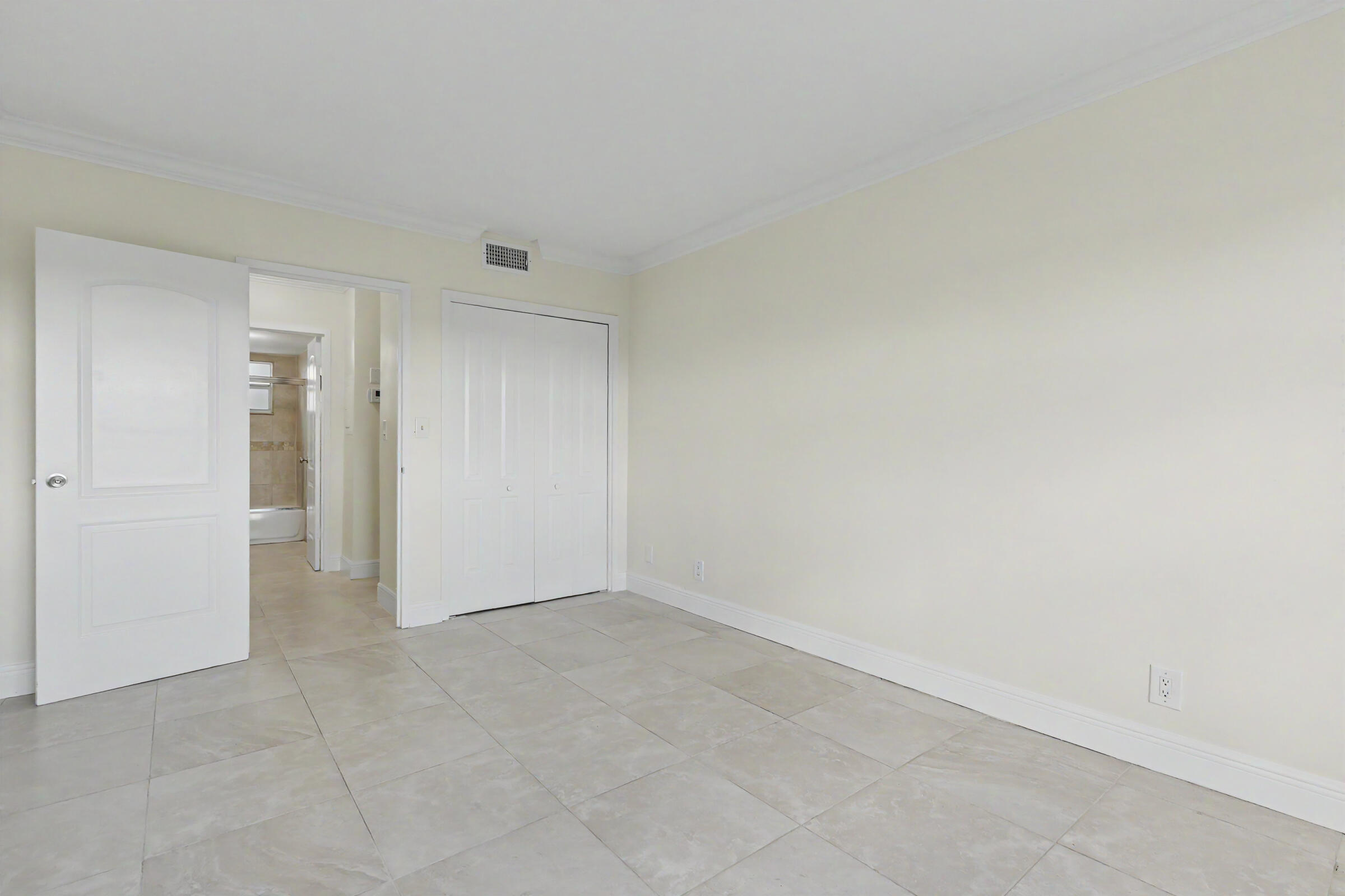 2555 NE 11TH #906, Fort Lauderdale FL 33304