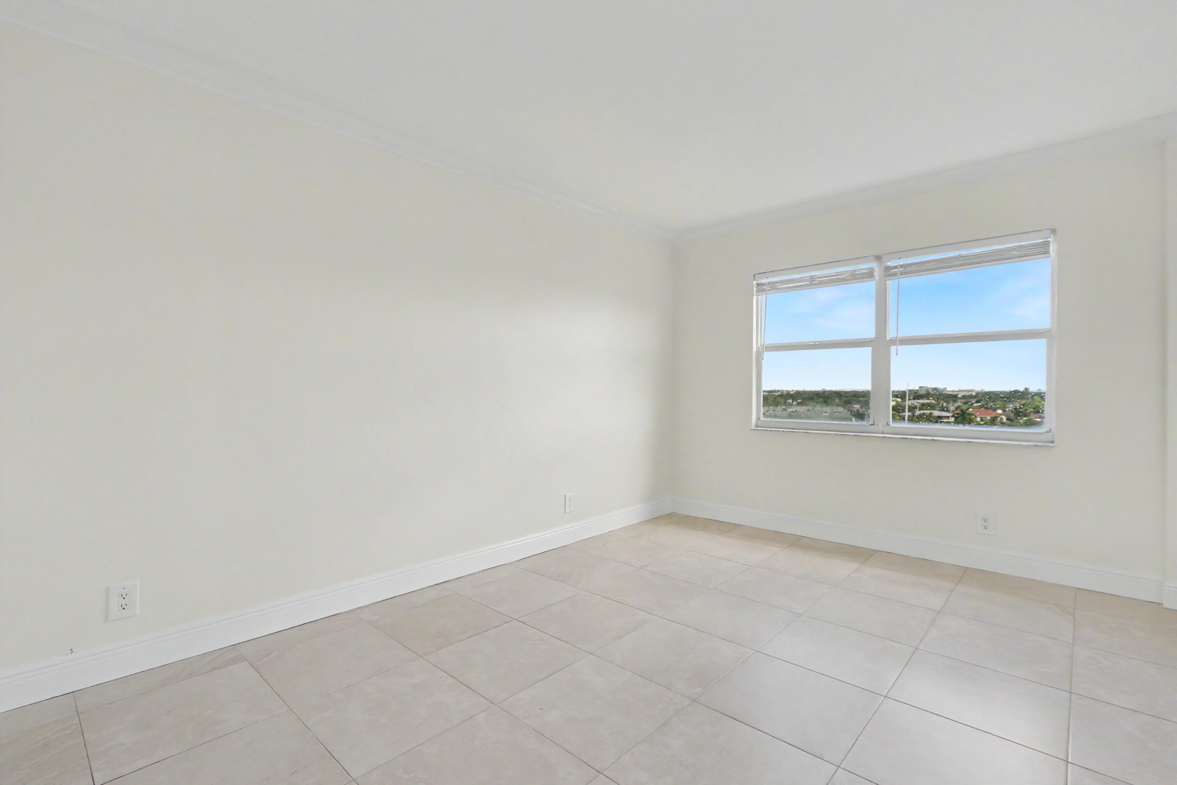 2555 NE 11TH #906, Fort Lauderdale FL 33304