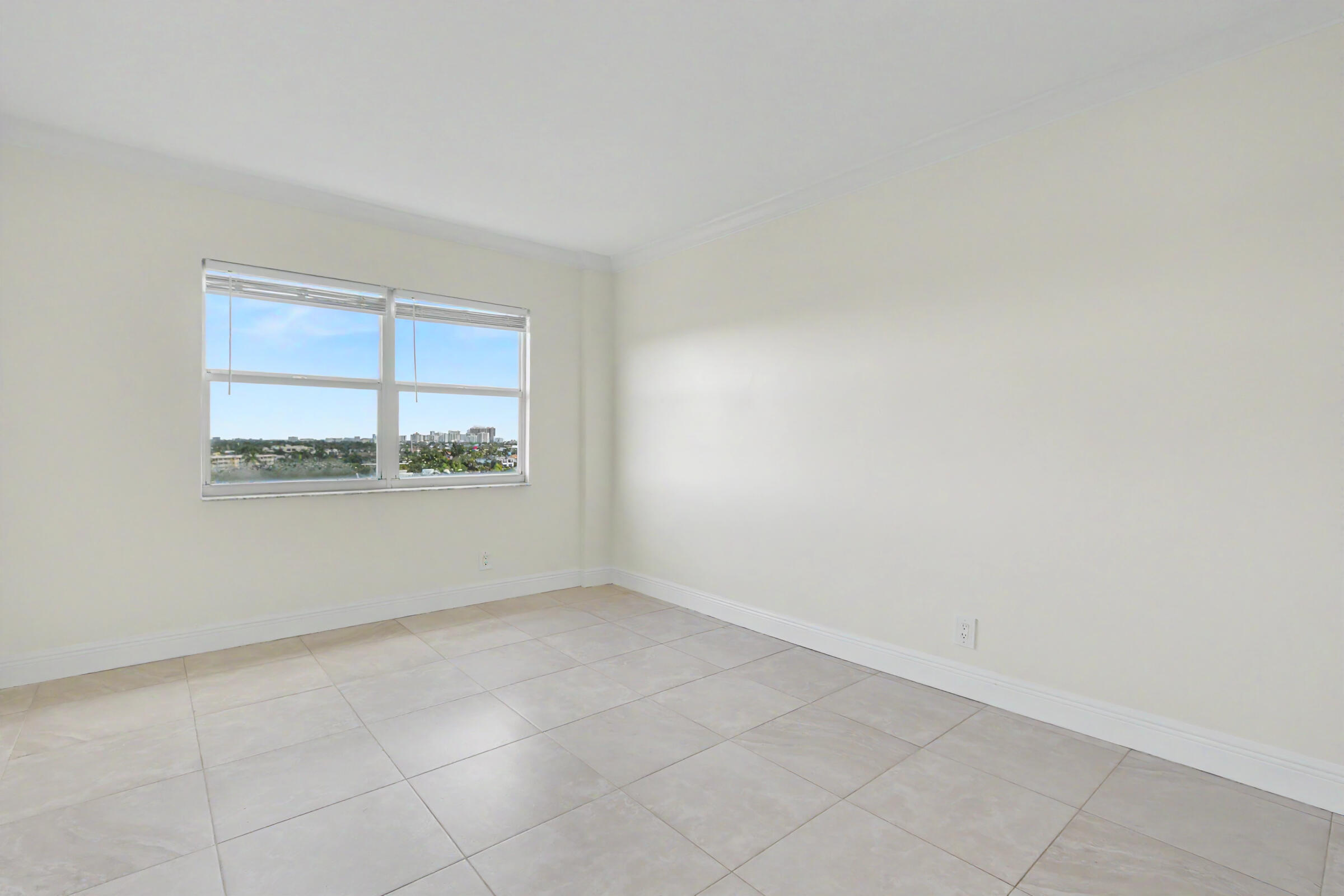 2555 NE 11TH #906, Fort Lauderdale FL 33304