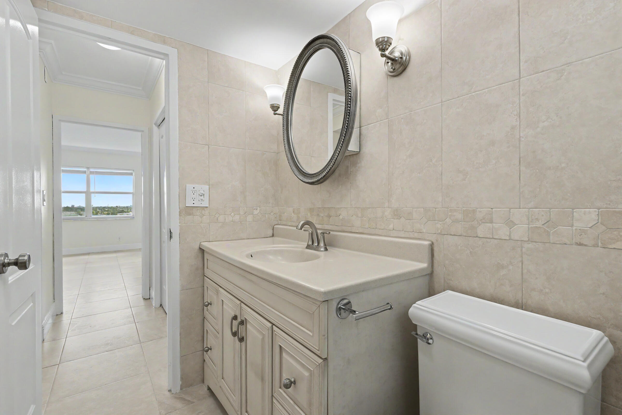 2555 NE 11TH #906, Fort Lauderdale FL 33304