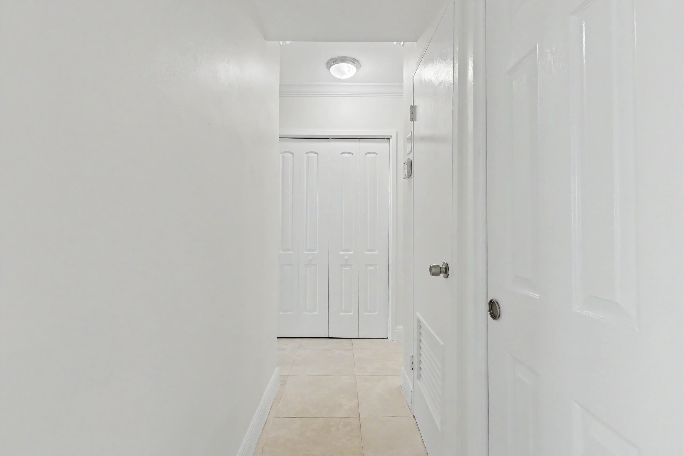 2555 NE 11TH #906, Fort Lauderdale FL 33304