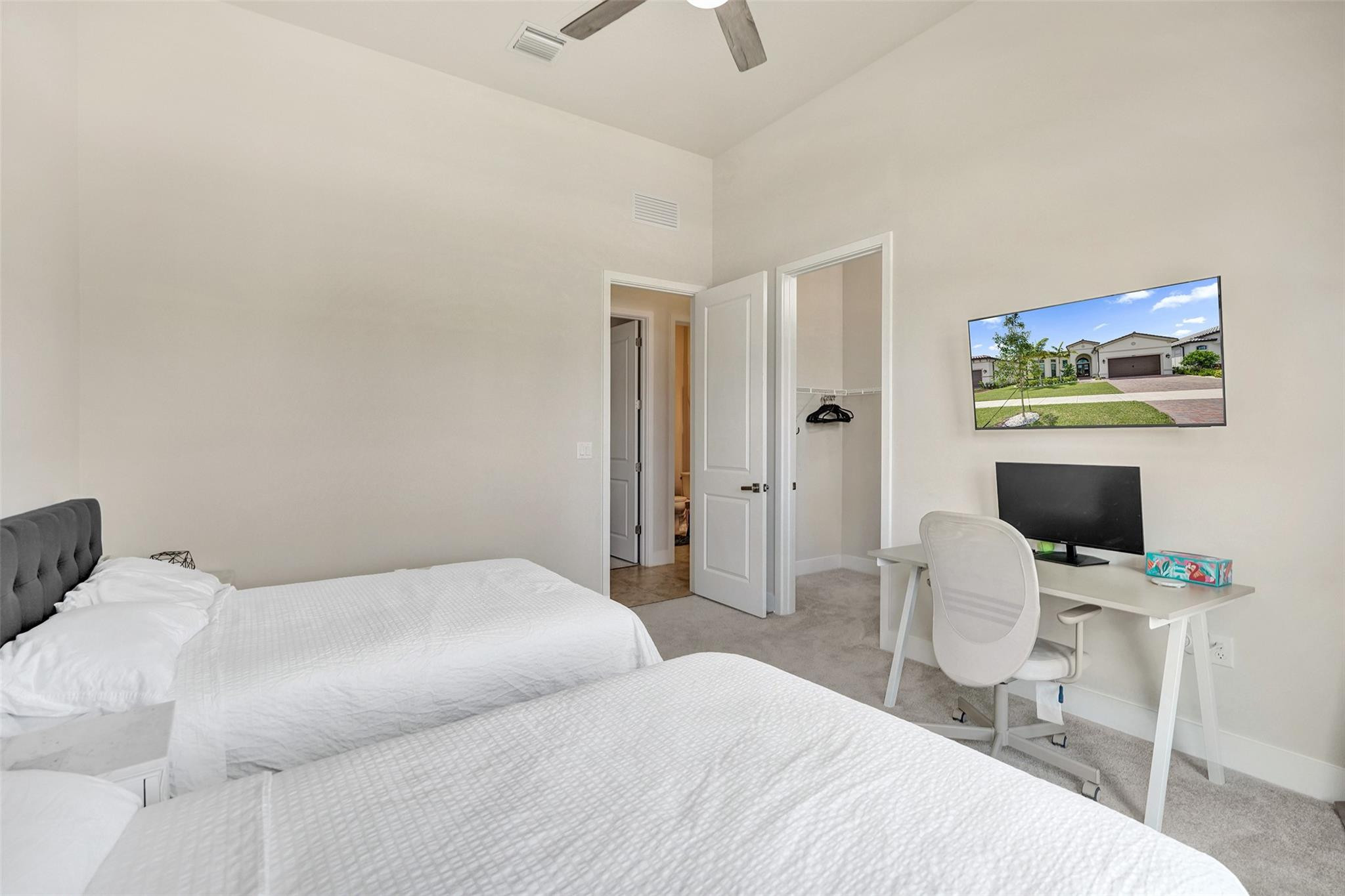 8011 ROWAN, Parkland FL 33067