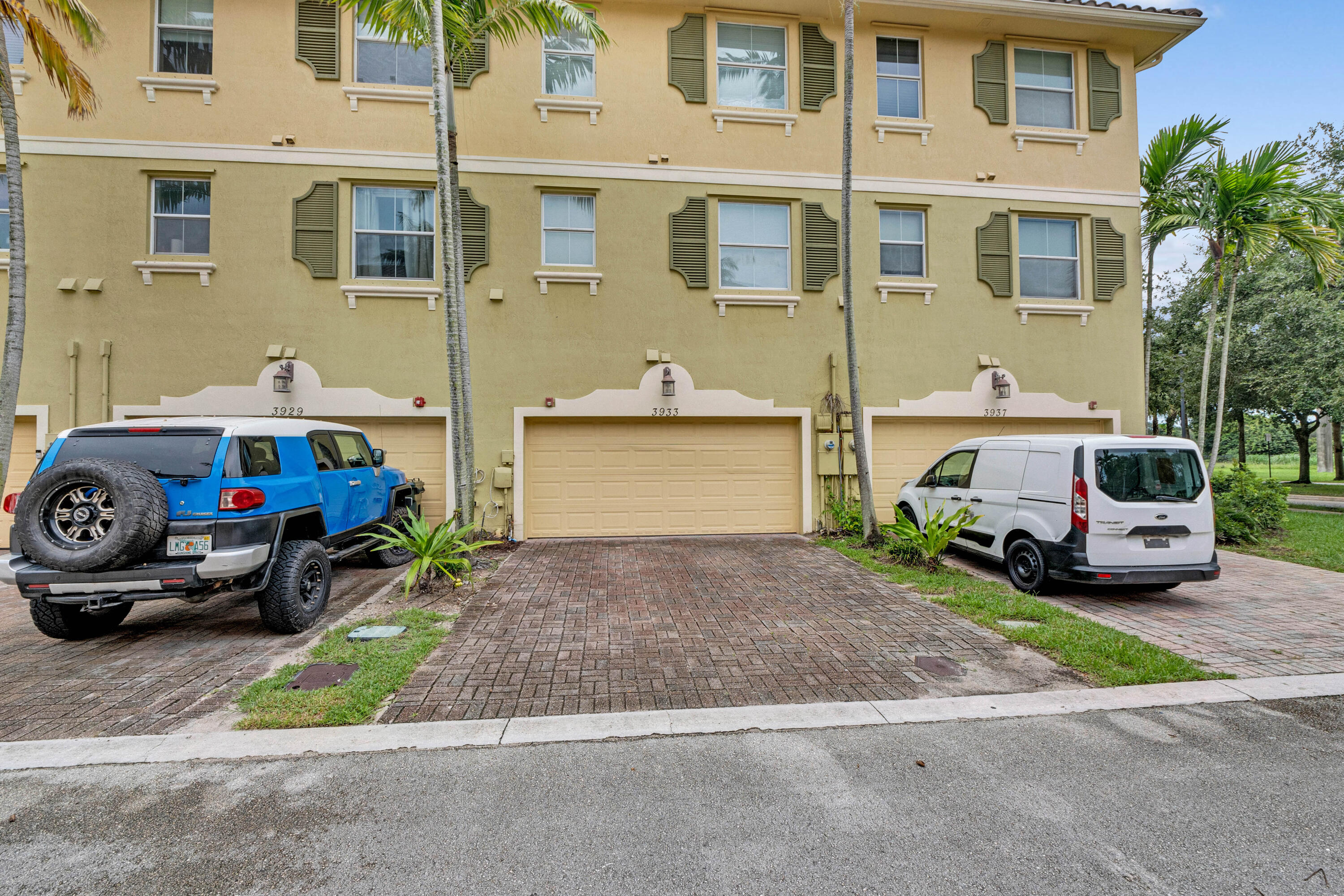 3933 MONARCH, Coconut Creek FL 33073