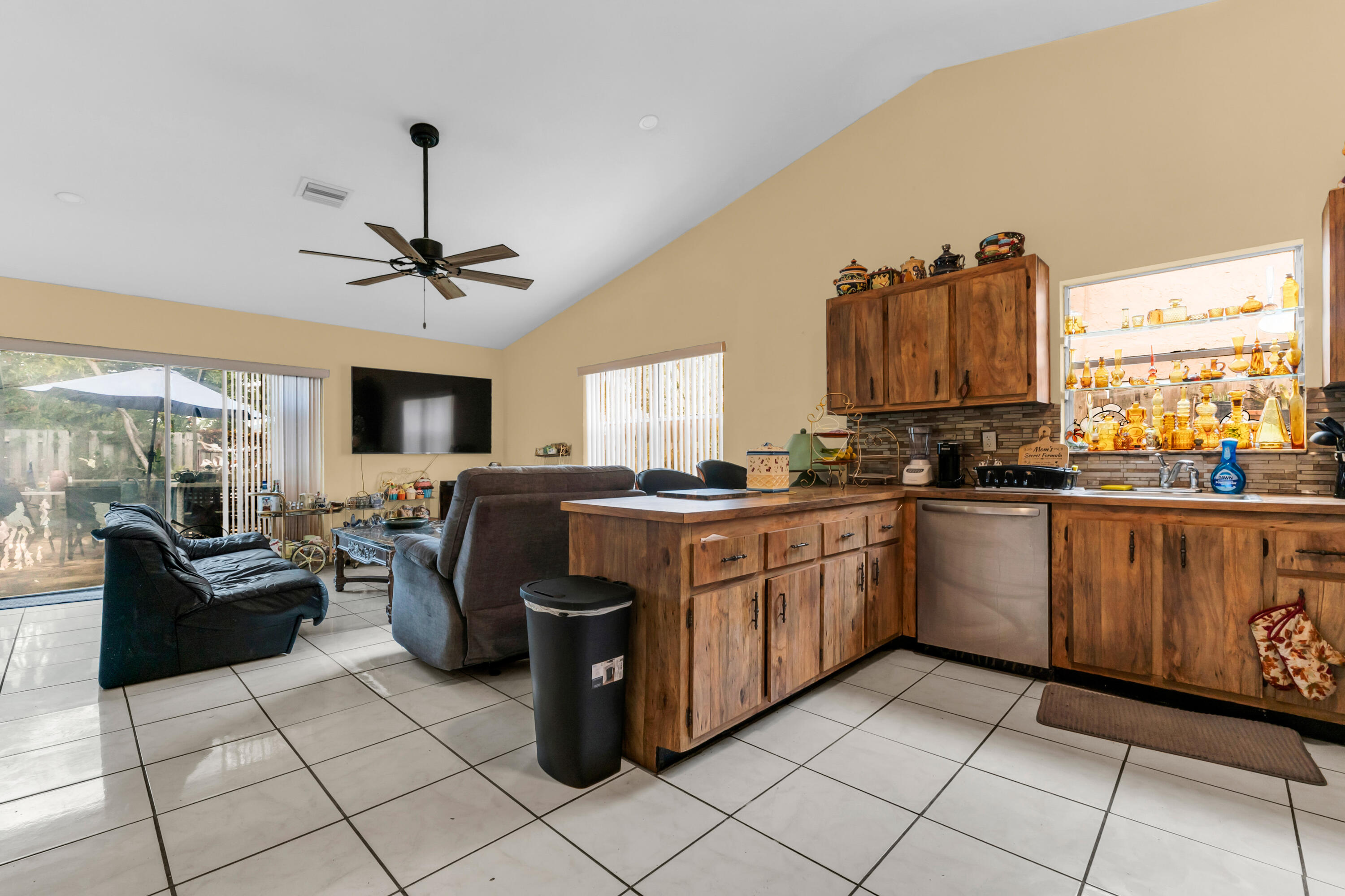 4941 NW 83rd, Lauderhill FL 33351