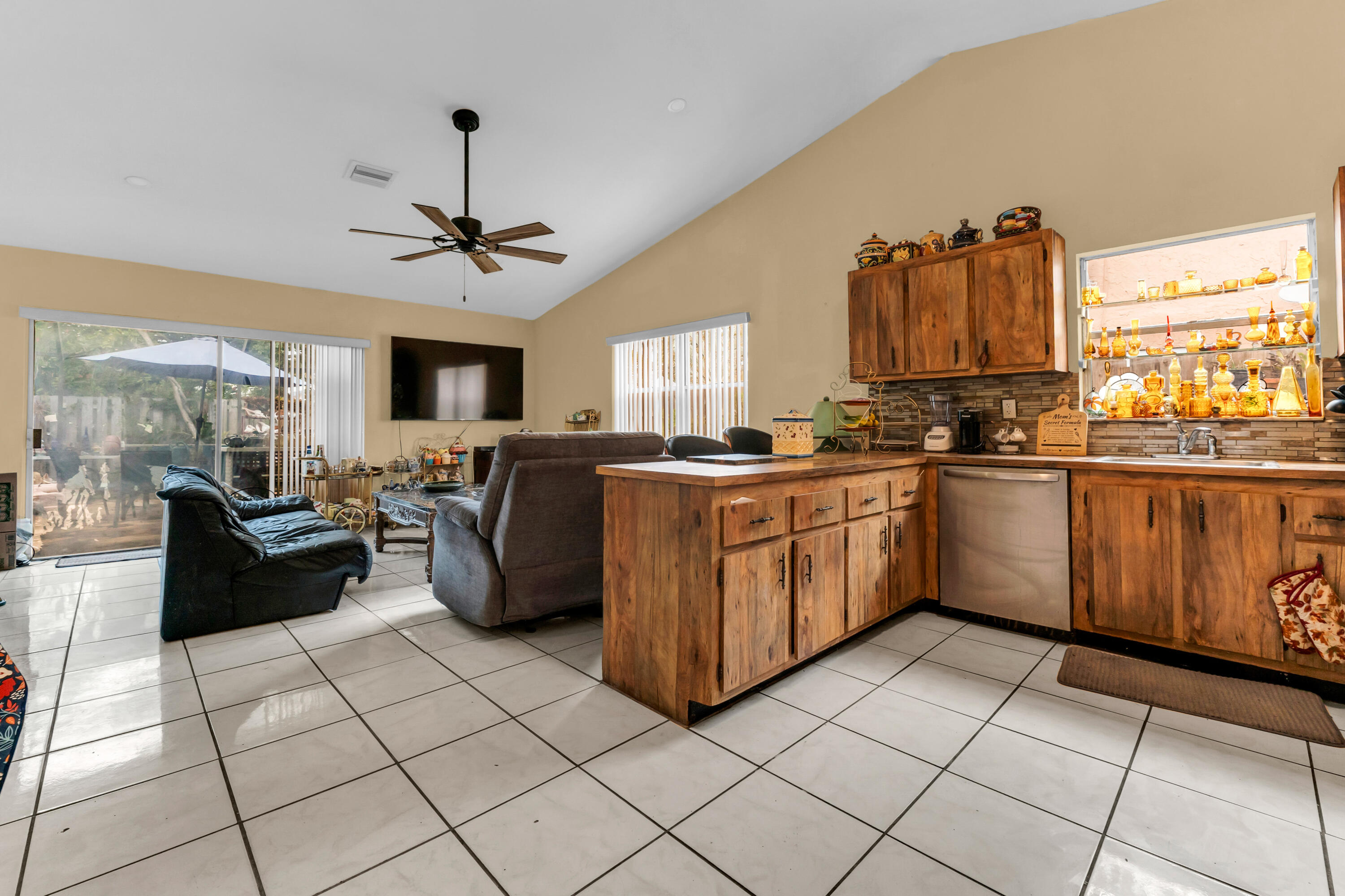 4941 NW 83rd, Lauderhill FL 33351