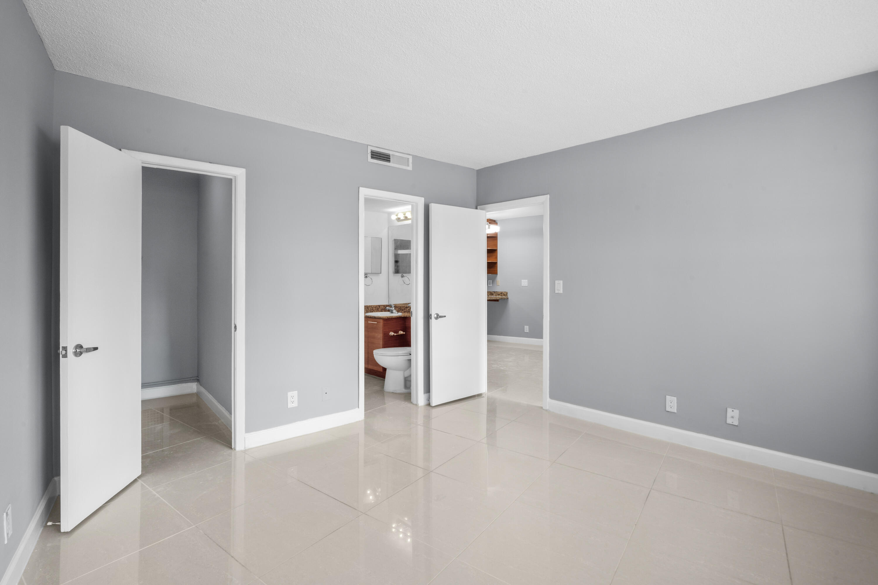 3250 NE 28TH #102, Fort Lauderdale FL 33308
