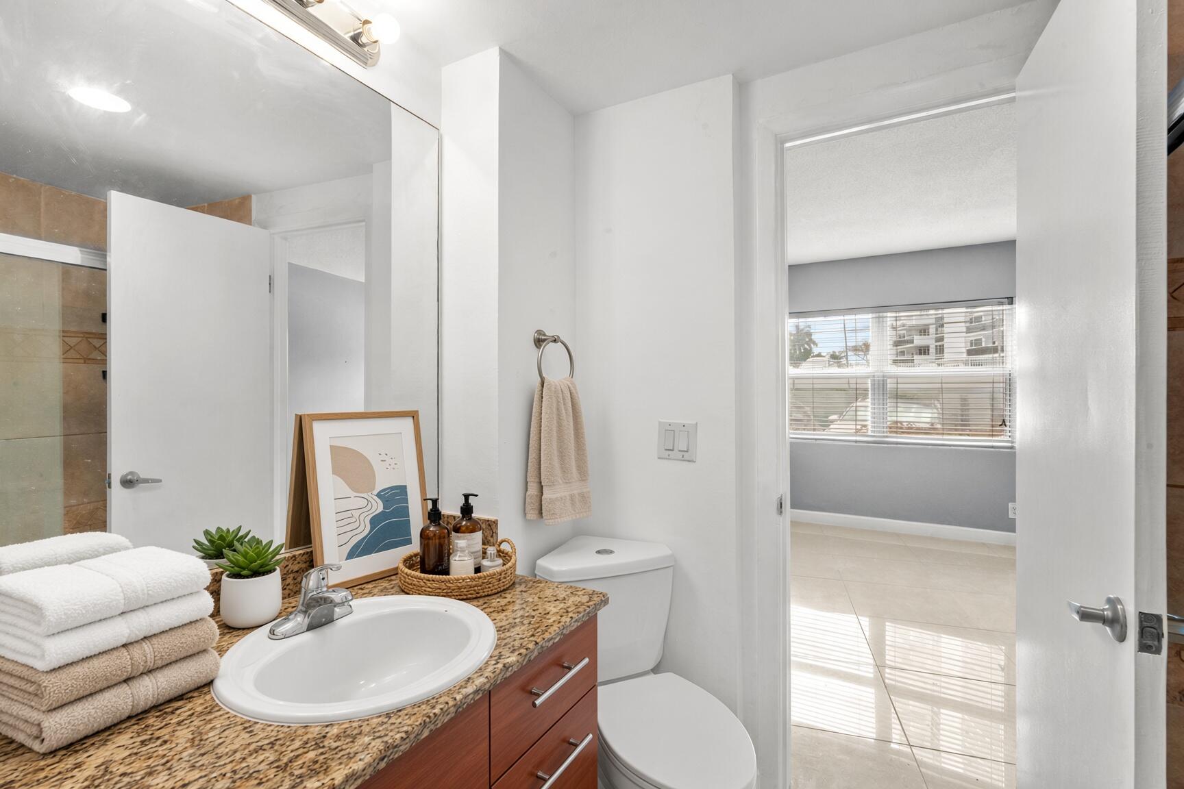 3250 NE 28TH #102, Fort Lauderdale FL 33308