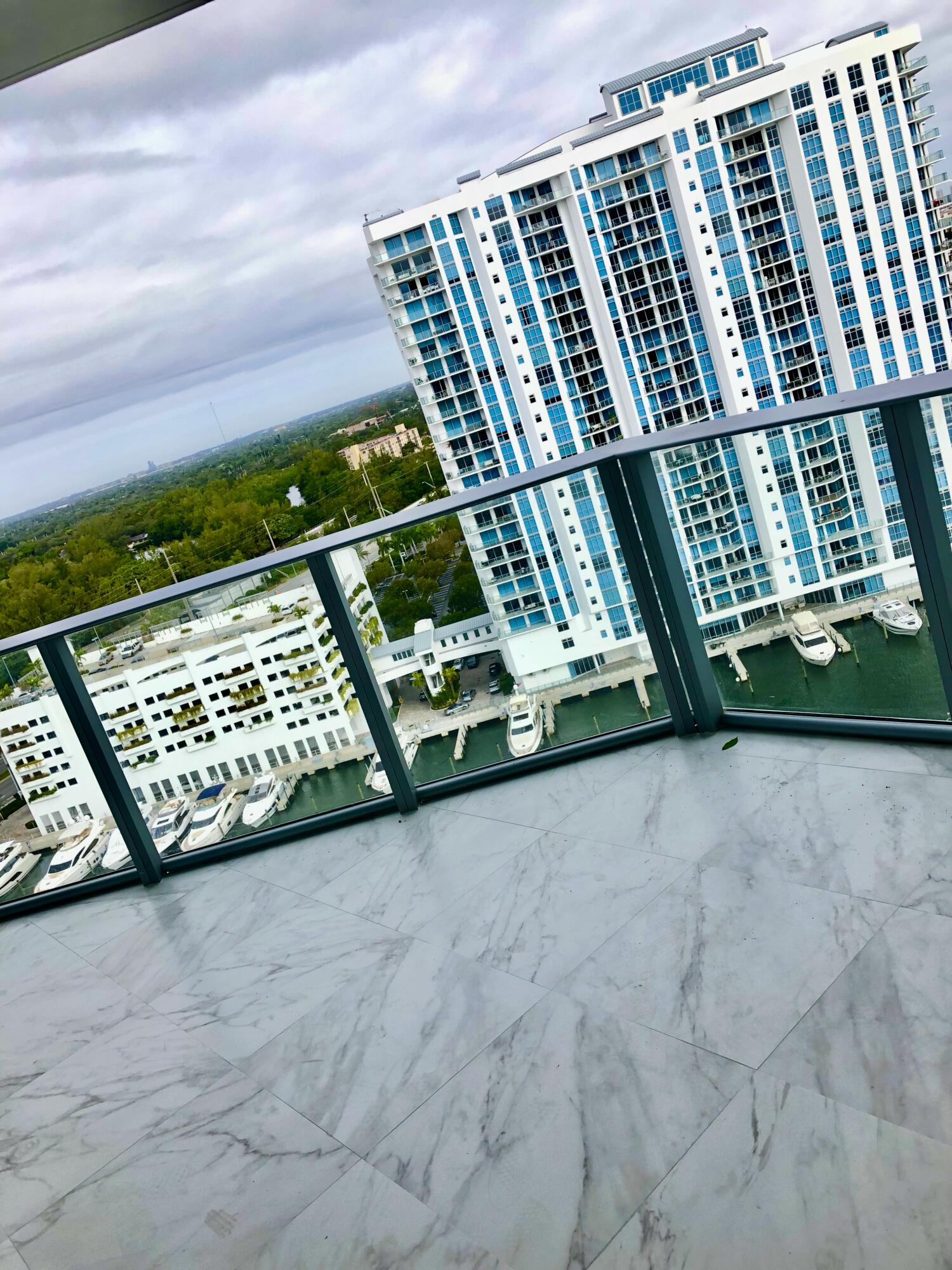 17111 BISCAYNE #1903, North Miami Beach FL 33160