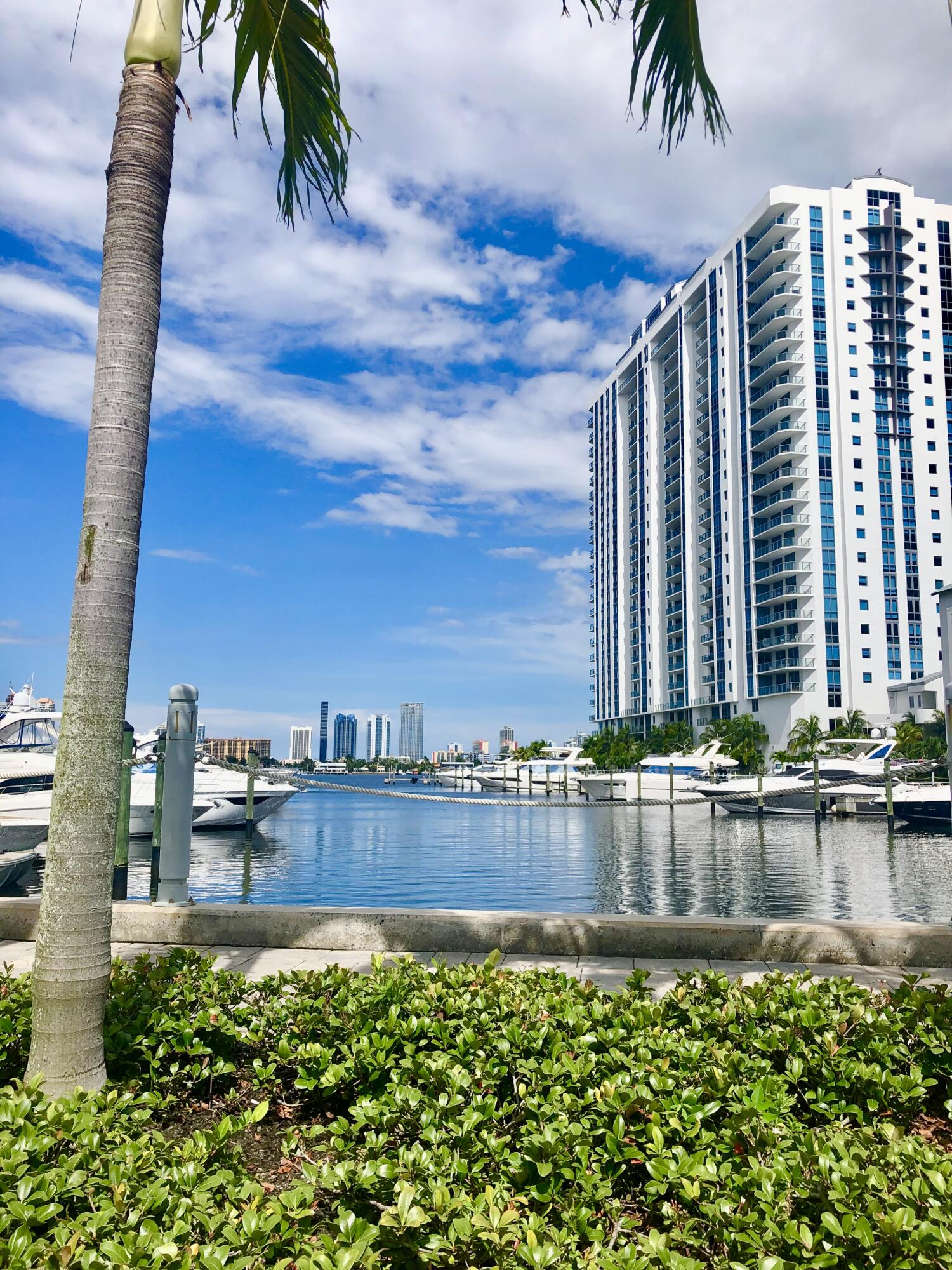 17111 BISCAYNE #1903, North Miami Beach FL 33160