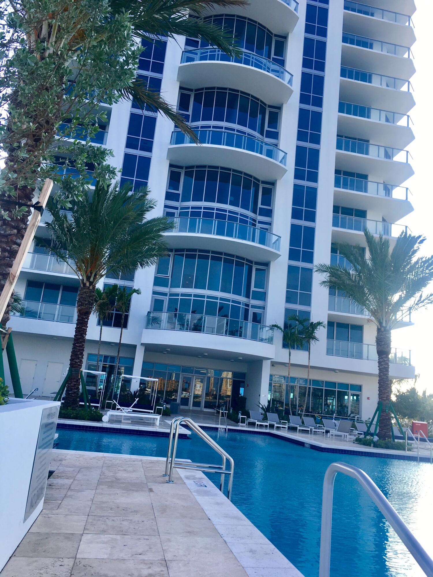 17111 BISCAYNE #1903, North Miami Beach FL 33160