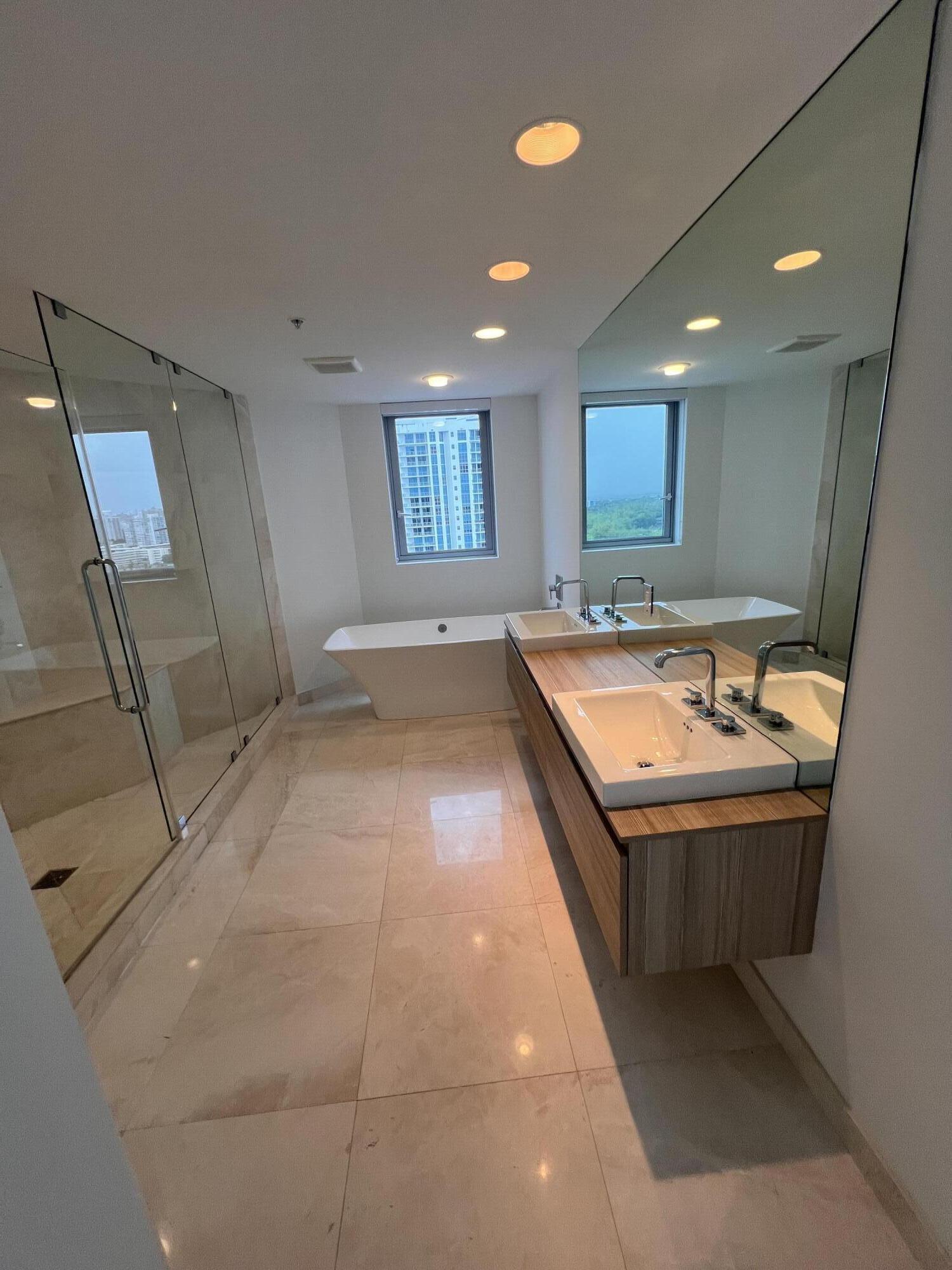 17111 BISCAYNE #1903, North Miami Beach FL 33160