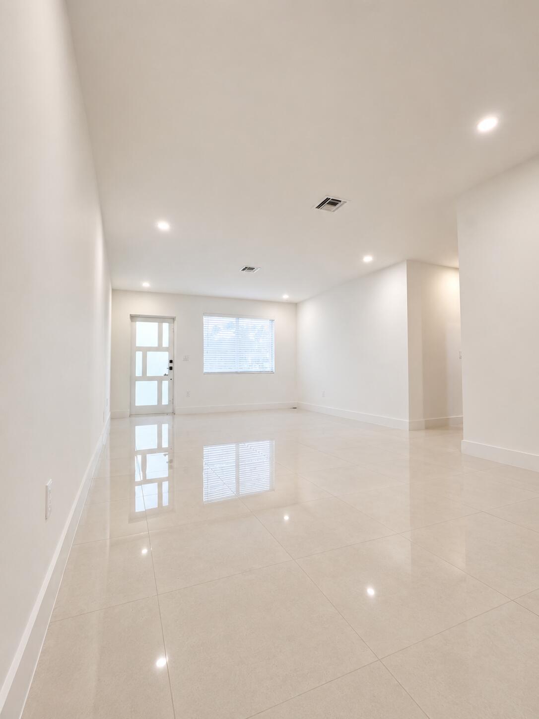 345 PINEHURST, Palm Springs FL 33461