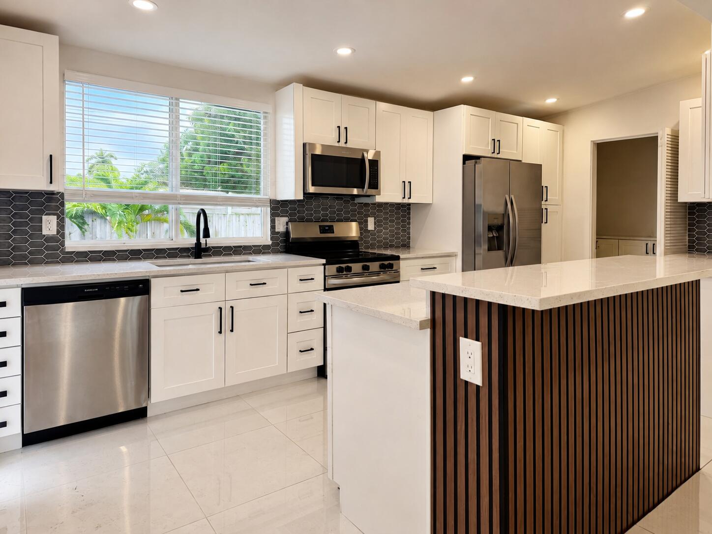 345 PINEHURST, Palm Springs FL 33461