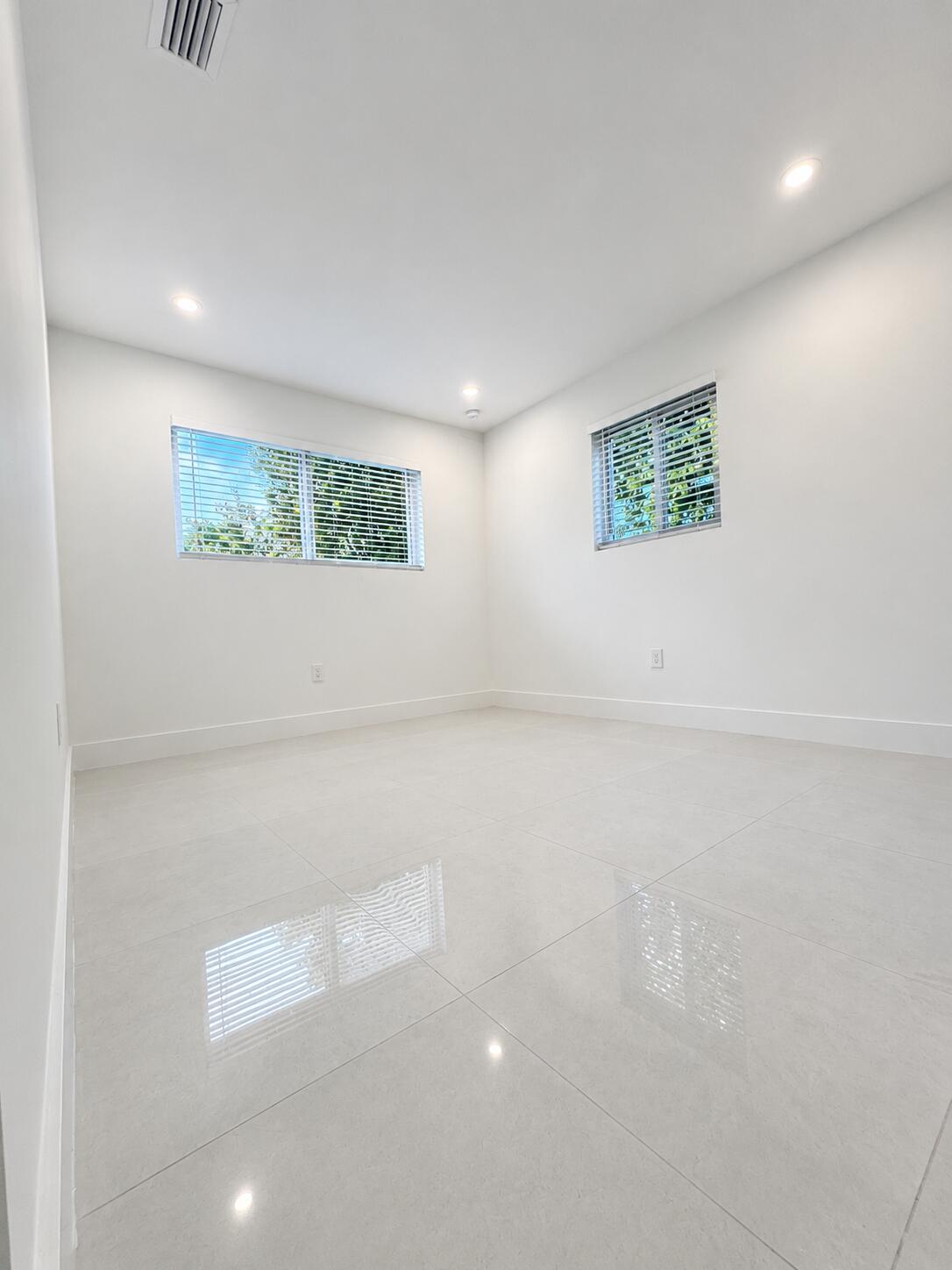 345 PINEHURST, Palm Springs FL 33461