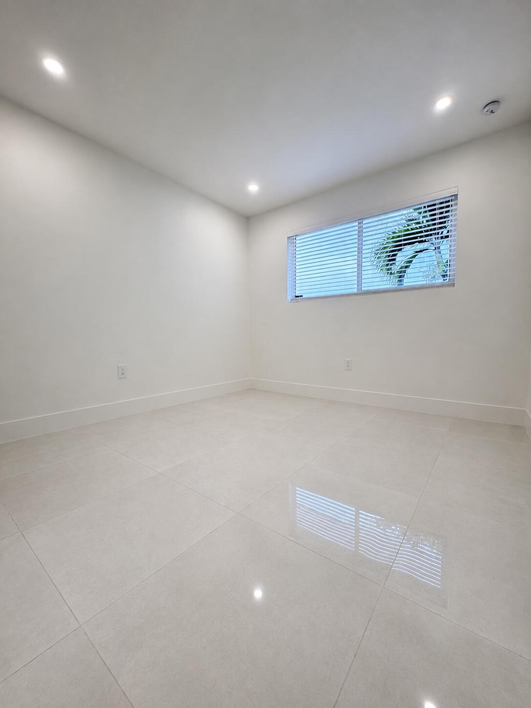 345 PINEHURST, Palm Springs FL 33461