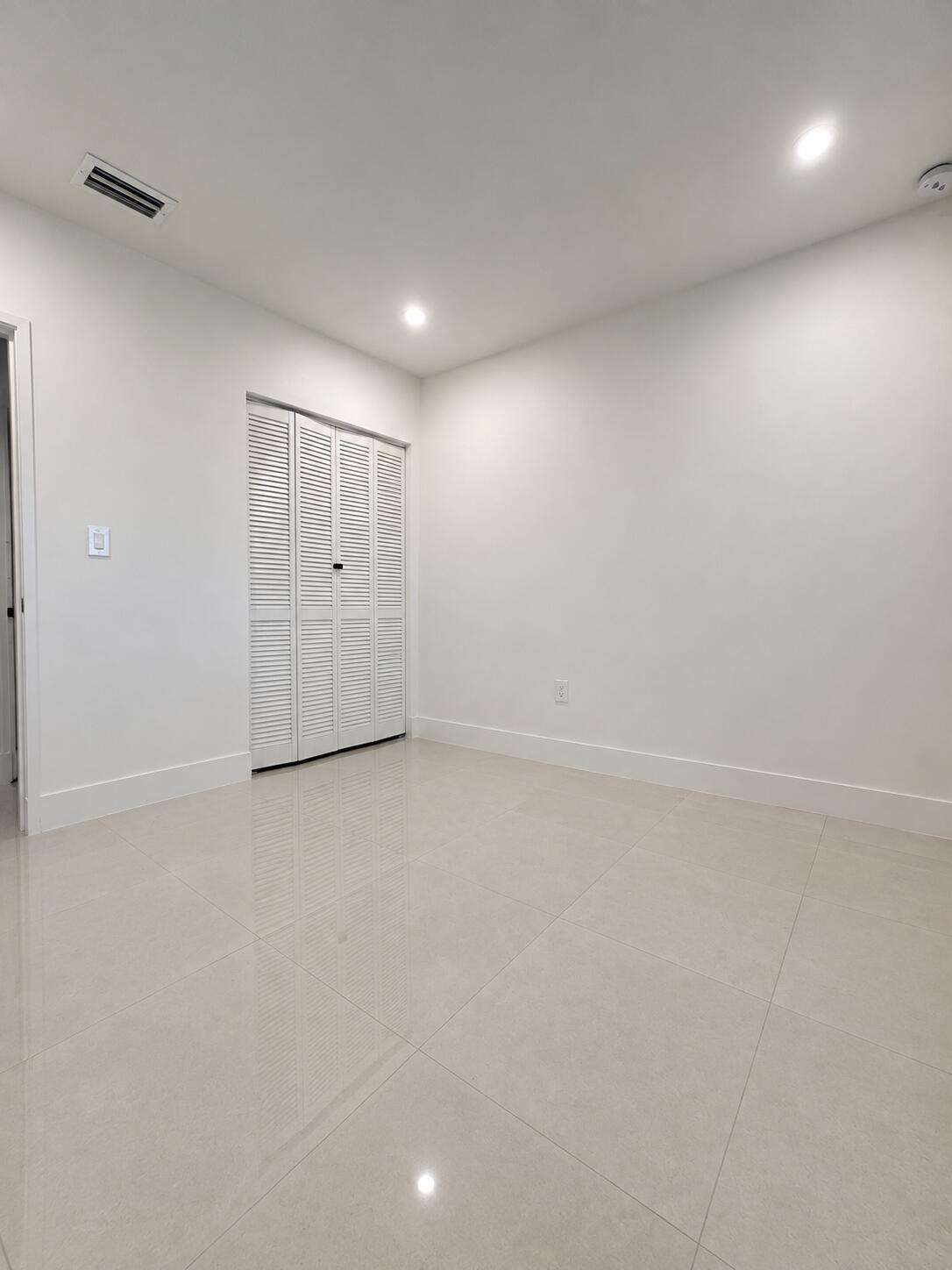 345 PINEHURST, Palm Springs FL 33461