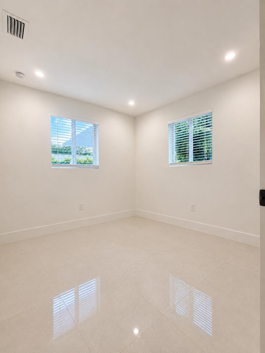 345 PINEHURST, Palm Springs FL 33461