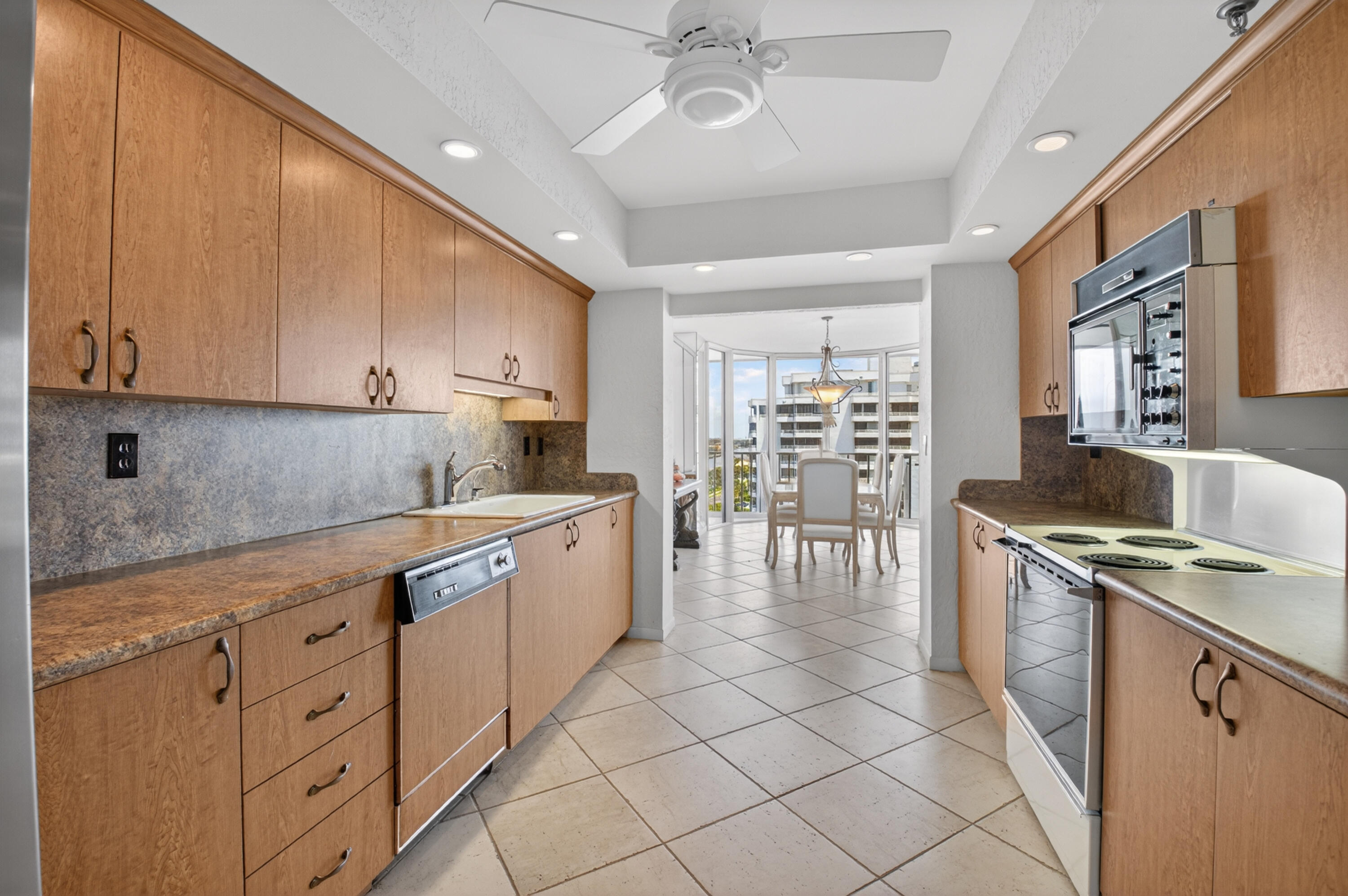 2917 S Ocean #902, Highland Beach FL 33487
