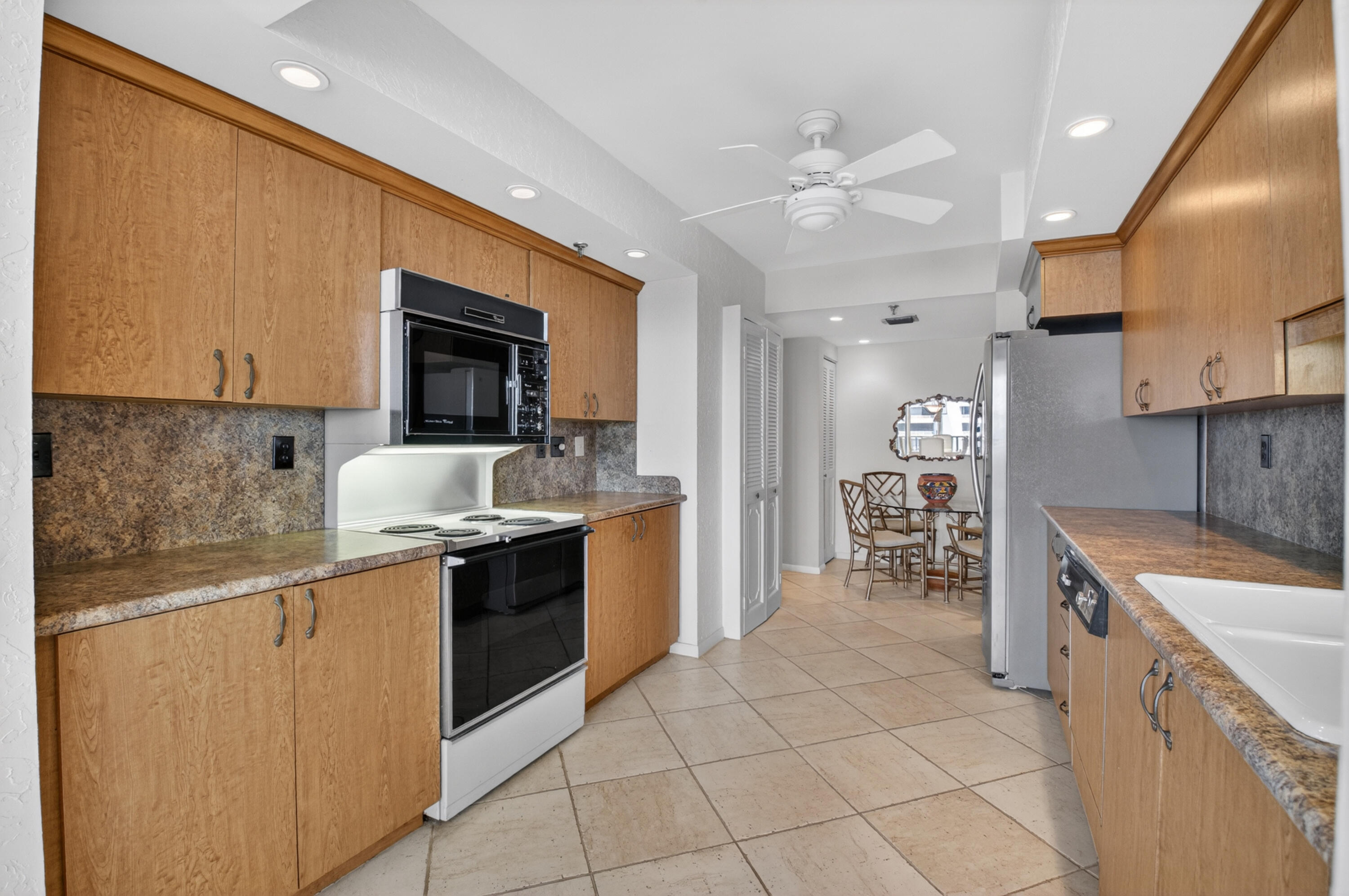 2917 S Ocean #902, Highland Beach FL 33487