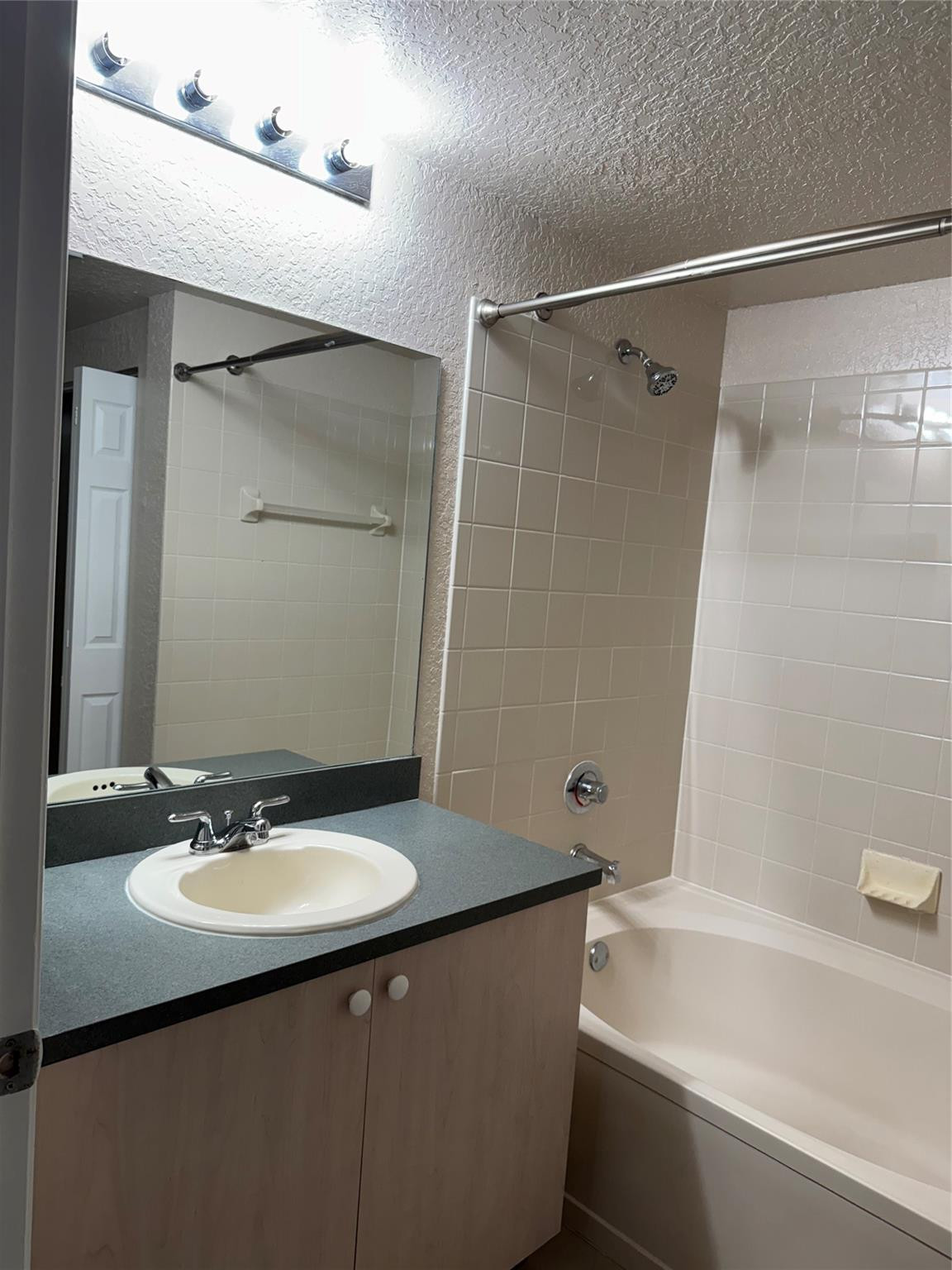 605 BELMONT #605, North Lauderdale FL 33068