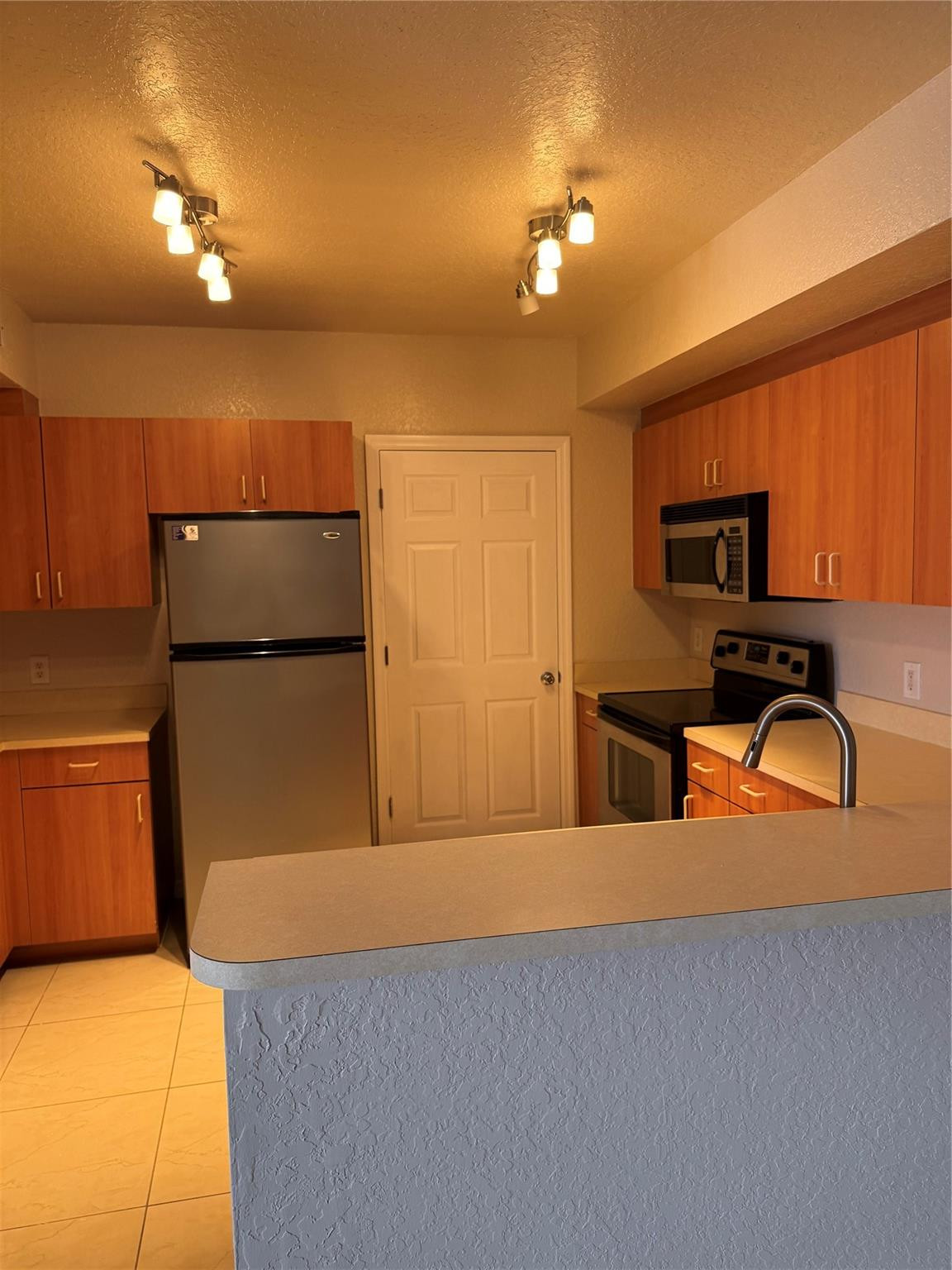 605 BELMONT #605, North Lauderdale FL 33068