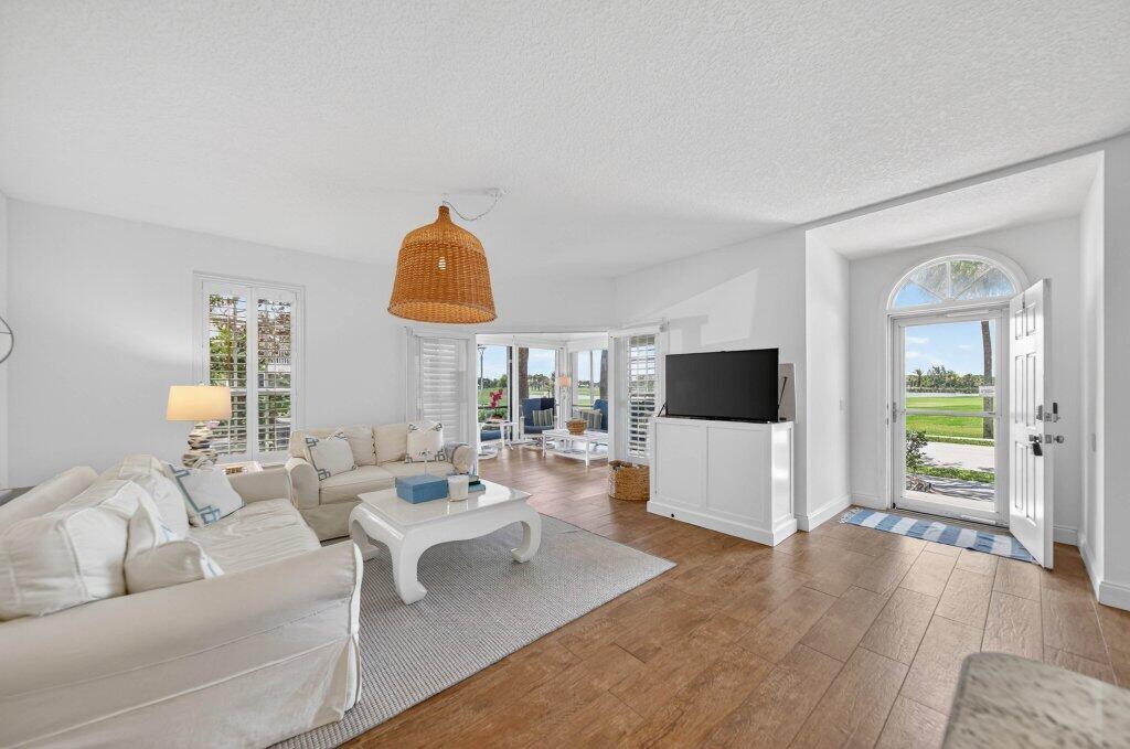 391 NE Plantation #215, Hutchinson Island FL 34996
